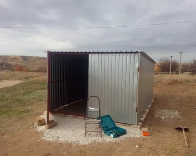 фото Металлический гараж из оцинковки