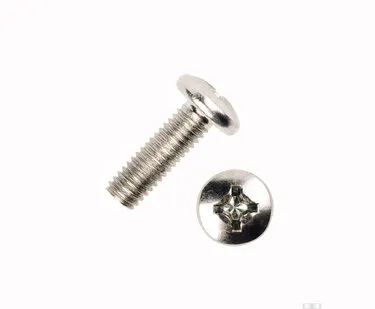 фото Винты с полукруглой головкой DIN 7985