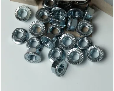 фото Гайка с фланцем М10 DIN6923 25шт