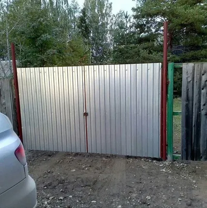 Фото №0 Изготовление заборов из металлопрофиля