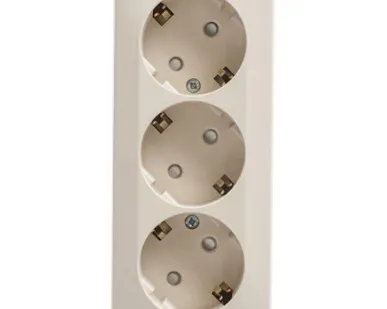 фото Розетка 3-м ОП Этюд 16А IP20 250В с заземл. защ. шторки крем. SE PA16-012K