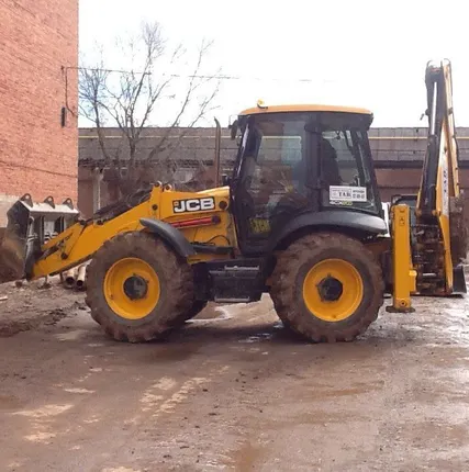 Фото №0 Экскаватор-погрузчик с гидромолотом JCB 4СХ в аренду