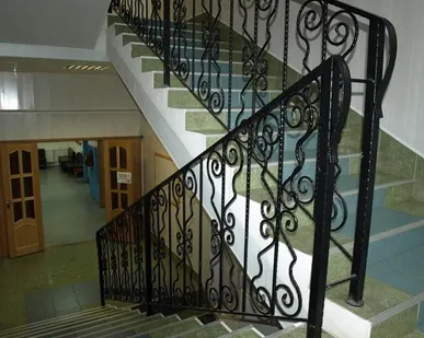 фото Металлические лестничные ограждения