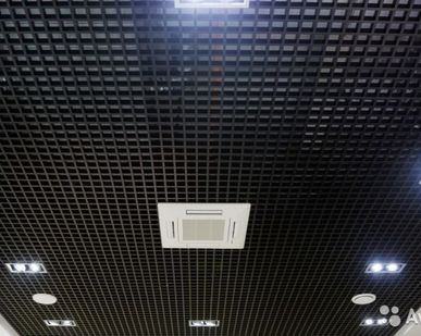 фото Потолок Грильято Черный