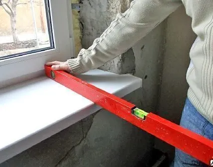 Фото №0 Установка подоконников 400мм