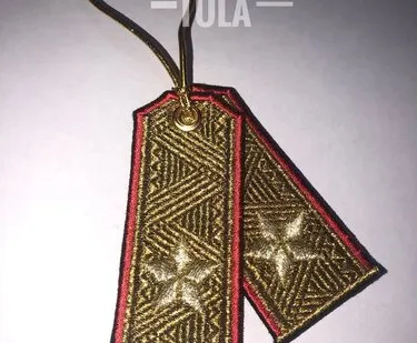 фото Брелок-погоны с вышивкой