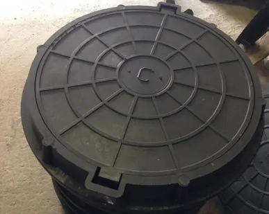 фото Люк канализационный