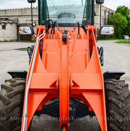 Фото №2 Фронтальный погрузчик MOLOT 180