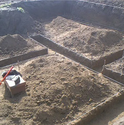 Фото №0 Рытье траншей вручную под фундамент