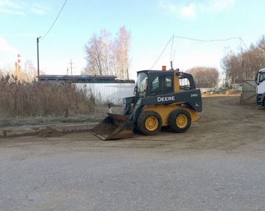 фото Аренда мини-погрузчика John Deere с водителем