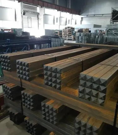 Фото №0 Металлический столб для забора из профильной трубы 60х60 3 метра с пластиковой заглушкой