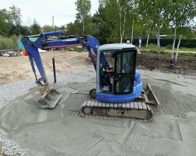 фото Экскаватор гусеничный 5 т.