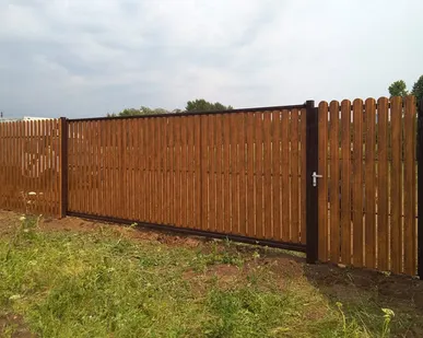 фото Откатные ворота Премиум на бетонной тумбе