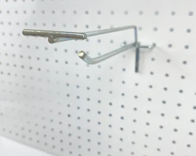 фото Крючок на перфорацию одинарный с ценникодержателем L=200мм, d=5мм, шаг 50мм, цинк