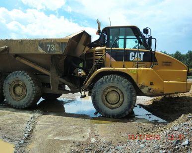 фото Карьерный самосвал Caterpillar 730