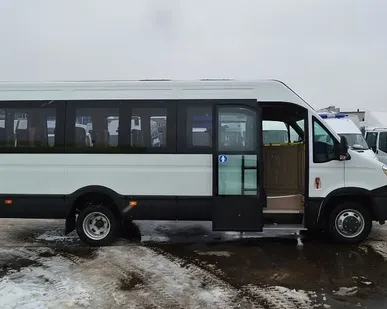 фото Iveco Daily 2227UU-702 18+8 с выносной дверью на электроприводе