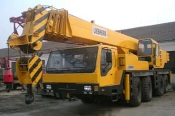 фото Автокран Грузоподъемность: 70 т Вылет стрелы: 45 м Тип проходимости: дорожный, по твердому грунту
