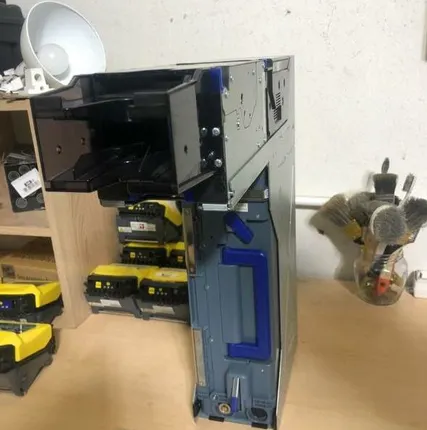 Фото №0 Купюроприемник TBV-100-FSH с кассетой на 2000 листов (Б/У)