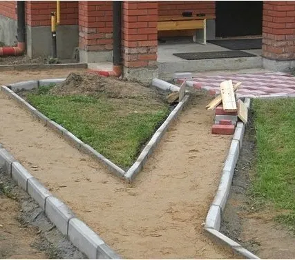 Фото №0 Установка бордюра