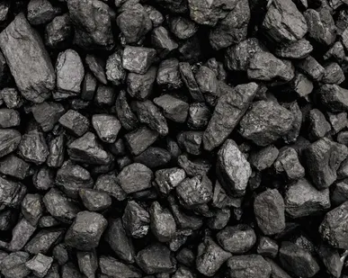 фото уголь каменный  мешками и валом