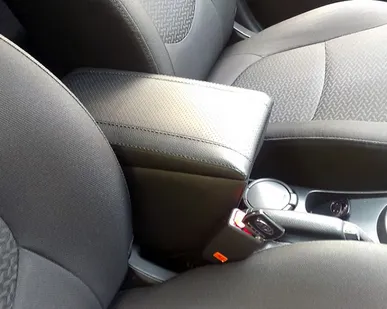 фото Подлокотник в салон Стандарт Kia Rio 4