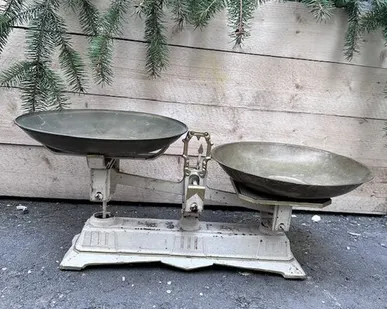 фото Весы старинные рыночные с двумя чашами 37 см чугун латунь