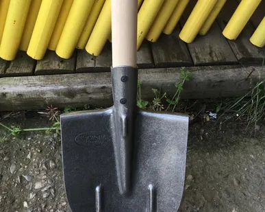 фото Лопата штыковая с черенком Россия РЕЛЬСОВАЯ СТАЛЬ