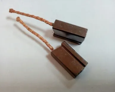 фото Щетки С006 размеры: 10х6, 2х18, вывод в торец (ближе к краю).