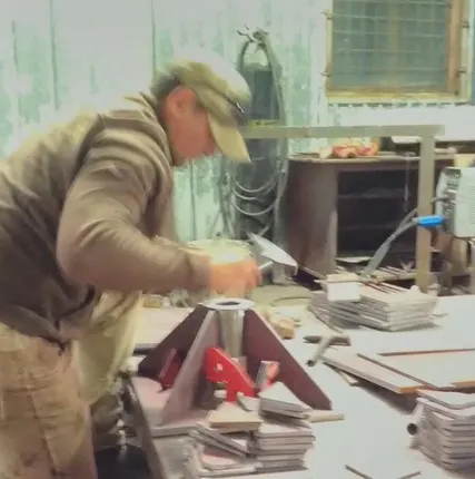 Фото №2 Металлоконструкции: закладные детали, нестандартные конструкции из металла. Гиб до 10мм , рубка до 25 мм, сварка и резка.