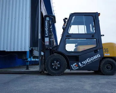 фото LiuGong CPCD35 Isuzu (3,5 тонны) Вилочный погрузчик (автопогрузчик, кара)