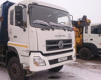 фото Самосвал Dongfeng