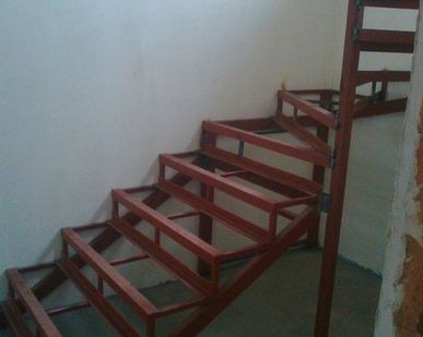 фото Металлический лестничный марш
