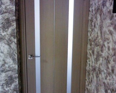 фото Установка металлических или деревянных дверных блоков