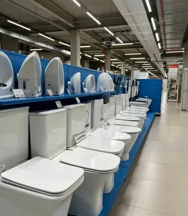 Фото №0 Сантехника: унитазы, ванны, душевые кабины.