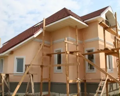 фото Огрунтовка поверхности фасада