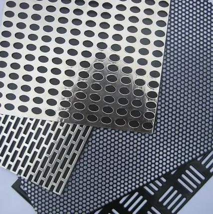 Фото №0 Лист со смещенными рядами квадратных отверстий под углом 45° 1мм