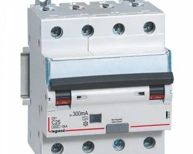 фото Выключатель автоматический 3п 10А С 6кА DX3 Legrand