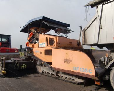 фото Асфальтоукладчик DEMAG DF 135