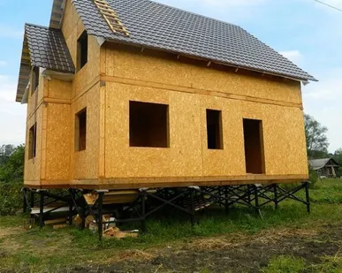 фото Щитовой дом на винтовых сваях