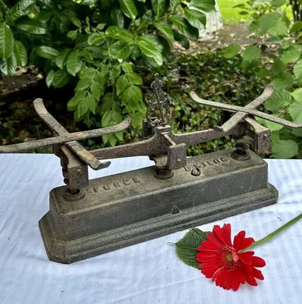 Фото №0 Весы рыночные старинные без чаш на 5 кг чугун