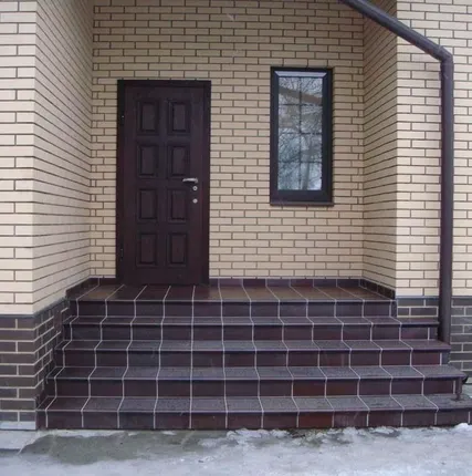 Фото №0 Облицовка крыльца плиткой