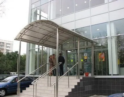 Фото №0 Козырек над входом магазина