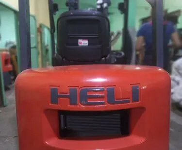 фото Автопогрузчик бензиновый HELI CPQD25.SS