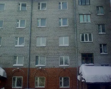 фото Удаление снежных навесов по периметру кровли