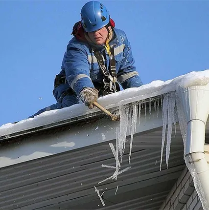 Фото №0 убираем снег с крыш