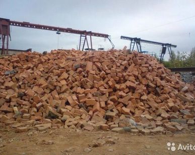 фото Бой кирпича на фундамент