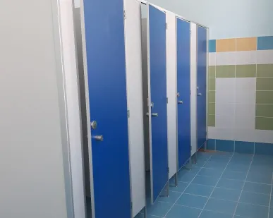 фото Сантехнические перегородки для школы и общеобразовательных учреждений