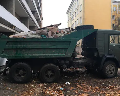 фото Вывоз мусора самосвалами