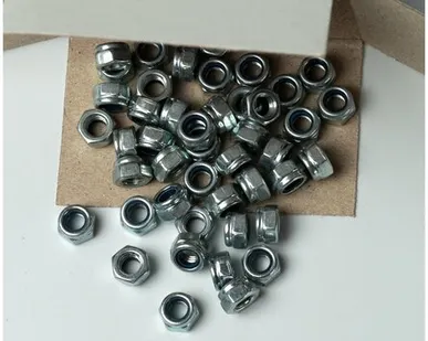 фото Гайка с нейлоновой вставкой М5 DIN985 50шт