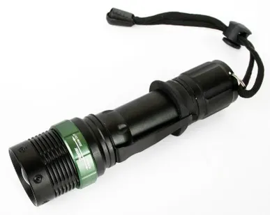 фото Фонарь E142 (аккум. 220В CREE 3Вт пласт. бокс; черн.) Ultraflash 12187